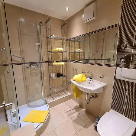 Montana Haus, A14, A17, B4 Oder C8 Apartment *